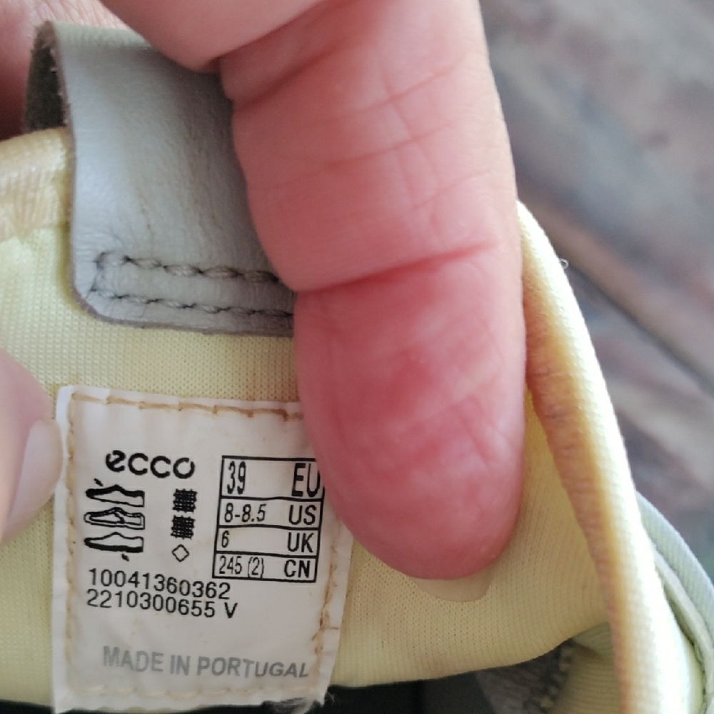 Ecco Light Gray Sneakers with Yellow Highlights - Picture 8 of 9